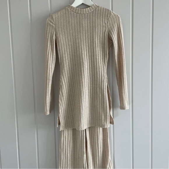 Elegant Cream Ribbed Knit Set - Picture 9 of 12